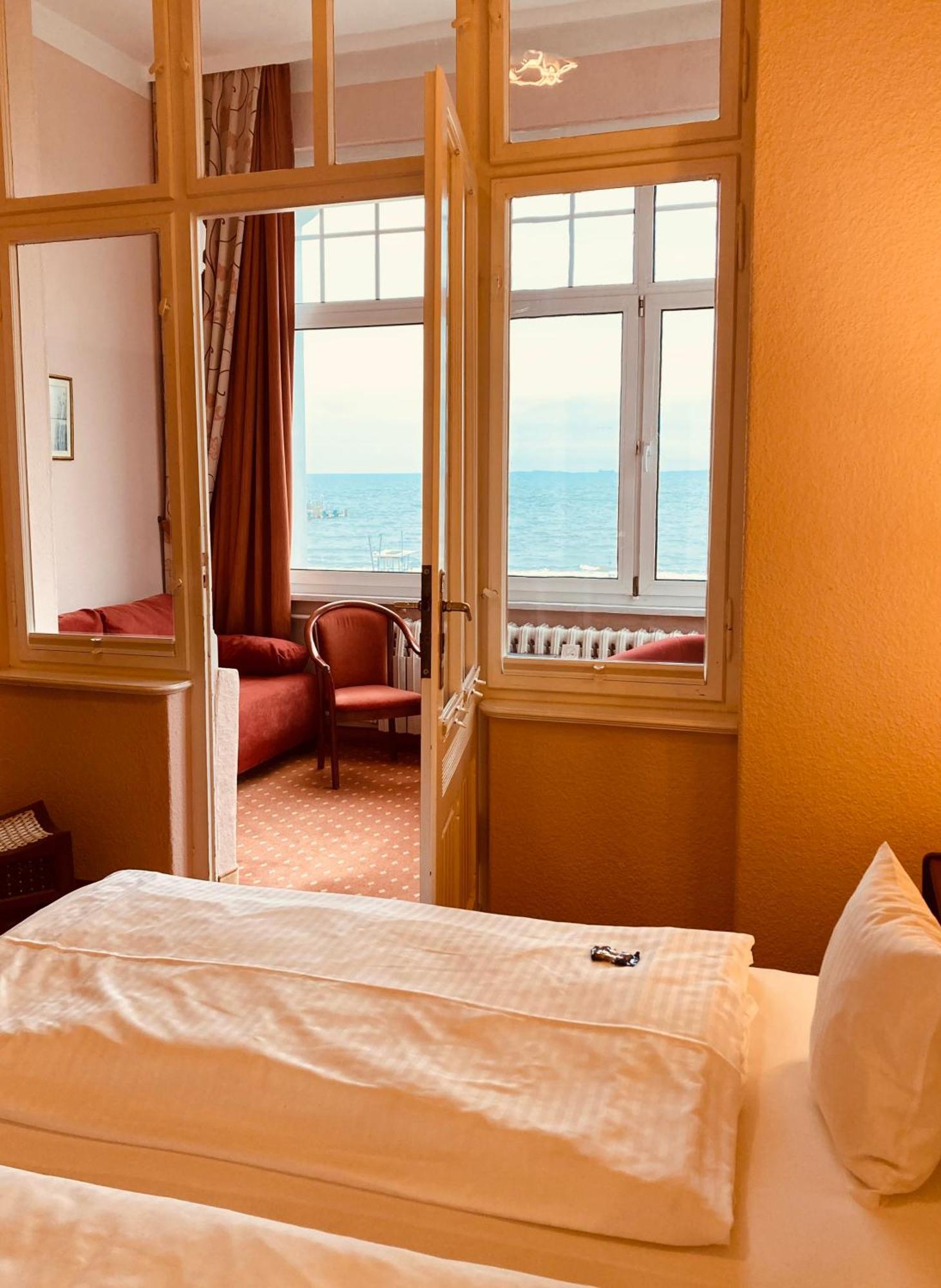 Hotel Germania 제바트헤링스도르프 외부 사진