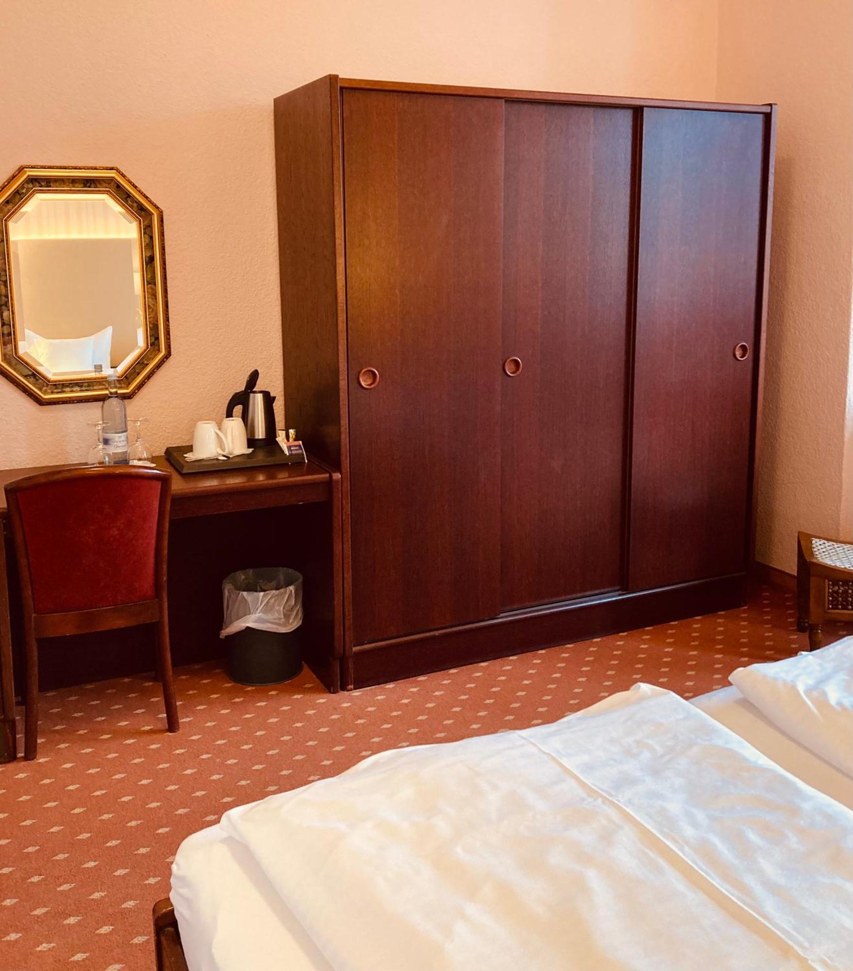 Hotel Germania 제바트헤링스도르프 외부 사진