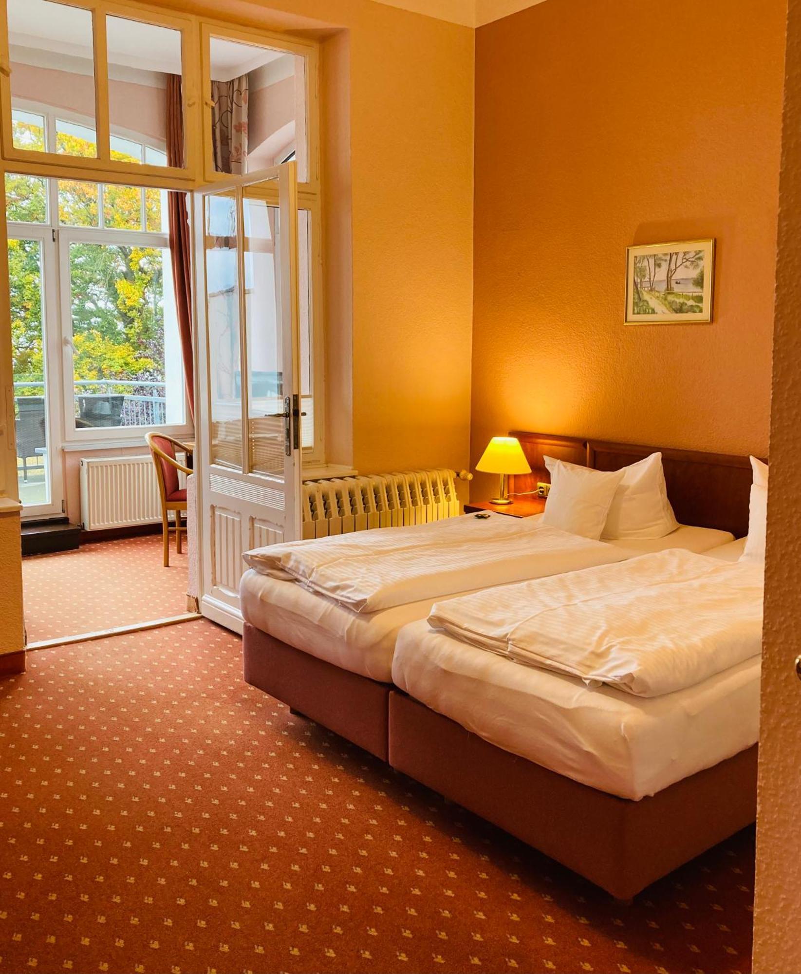 Hotel Germania 제바트헤링스도르프 외부 사진