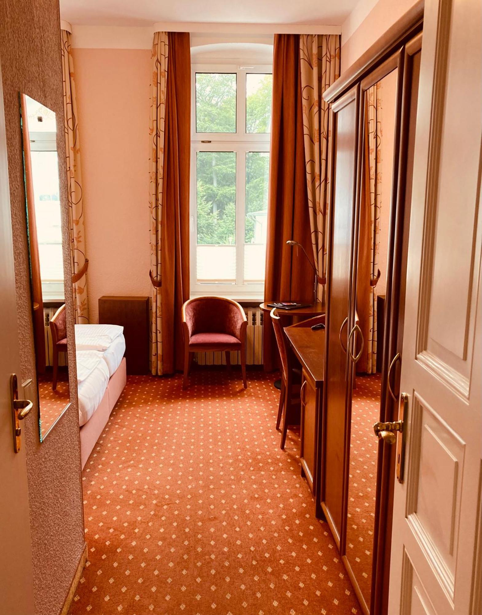 Hotel Germania 제바트헤링스도르프 외부 사진
