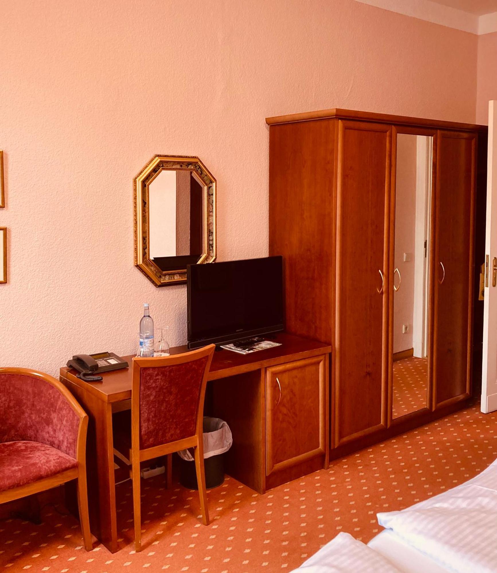 Hotel Germania 제바트헤링스도르프 외부 사진