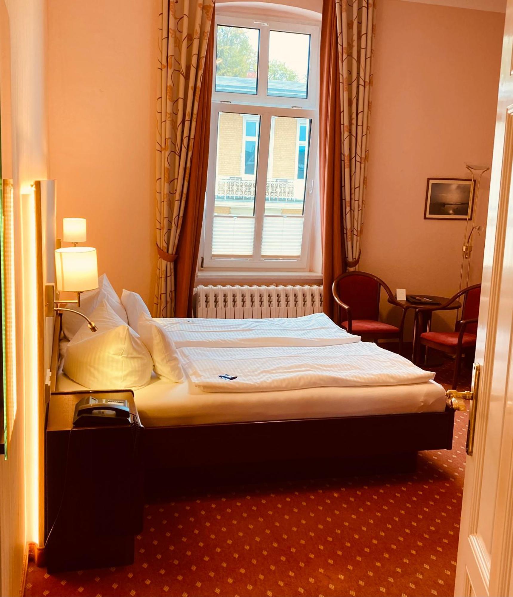 Hotel Germania 제바트헤링스도르프 외부 사진
